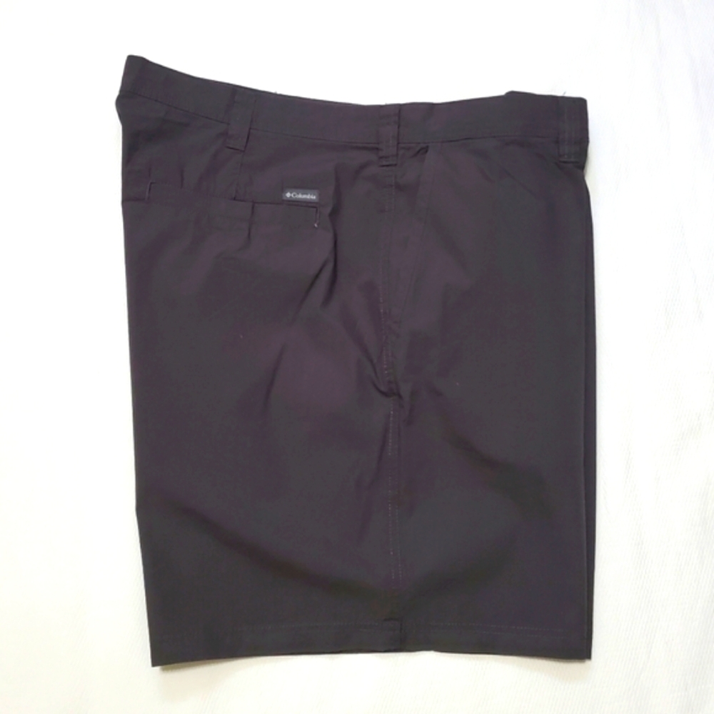 Columbia Men's 8" Cotton Shorts 42 Waist